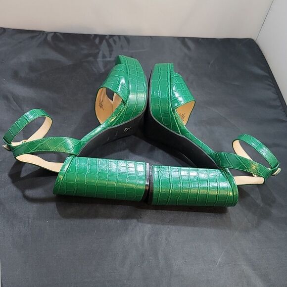 BRAND NEW GUESS WGRESTORE-R CROCODILE EMBOSSED LEATHER PLATFORM SANDALS R3 - Picture 7 of 16